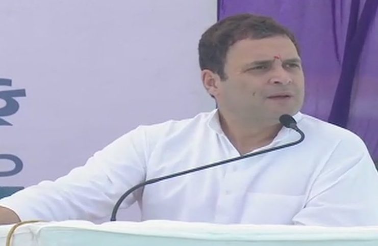 गुजरात में बोले राहुल “गरीबों से बिजली पानी लेकर उद्योगपतियों को दे दिया जाता है”