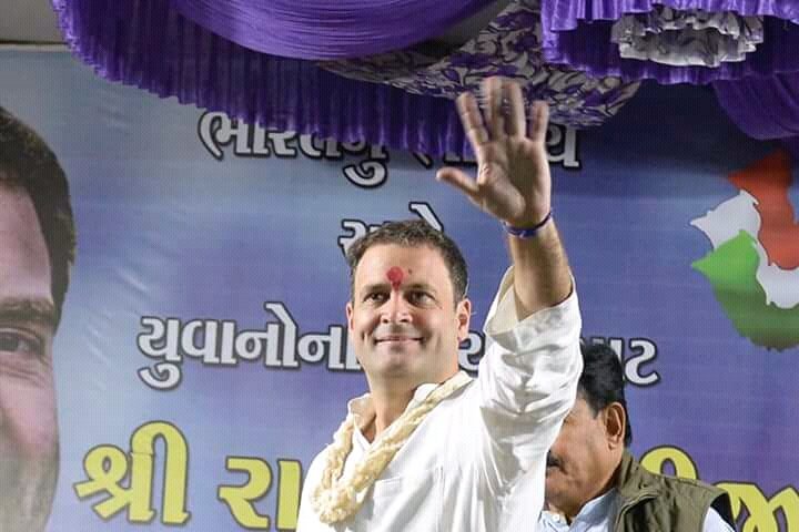 गुजरात में बोले राहुल: पीएम आपकी नहीं सुनते, अपने मन की बात सुनाकर चले जाते हैं