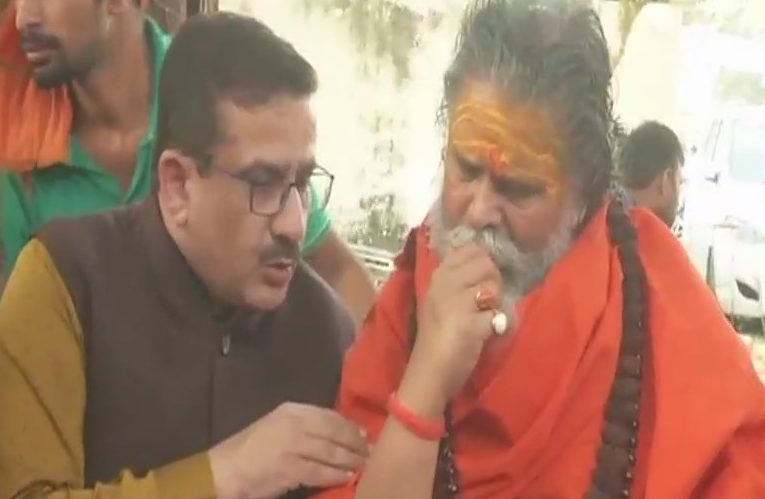 राम मंदिर: समझौते के लिए बुलाई गयी बैठक असफल, वसीम रिज़वी की मौजूदगी पर नराज़गी 