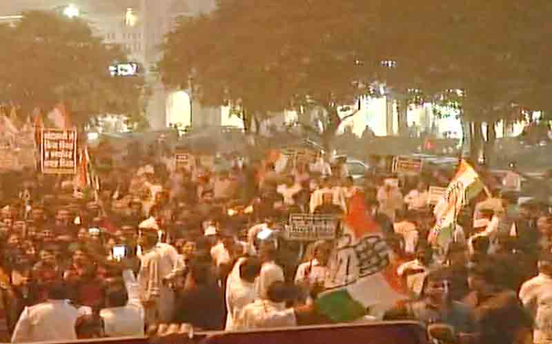 नोट बंदी पर काला दिवस: शिवसेना ने किया श्राद्ध, दिल्ली में कांग्रेस का प्रदर्शन