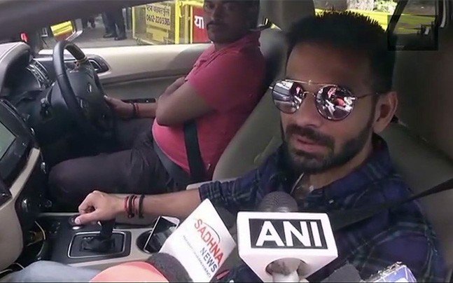 लालू की सुरक्षा घटाने पर तेज प्रताप के बोल बचन: खाल उधेड़ देंगे, शिकायत दर्ज