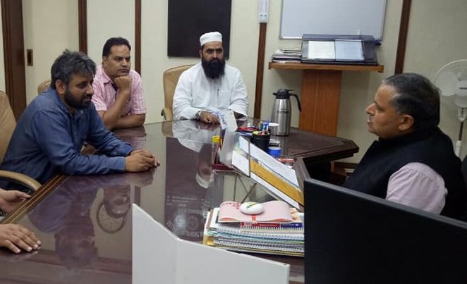 दिल्ली में डीडीए ने 50 साल पुरानी मस्जिद ढहाई, दरगाह को लेकर इलाके में तनाव