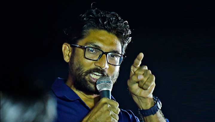 निर्दलीय चुनाव लड़ रहे जिग्नेश मेवाणी की कार पर हमला