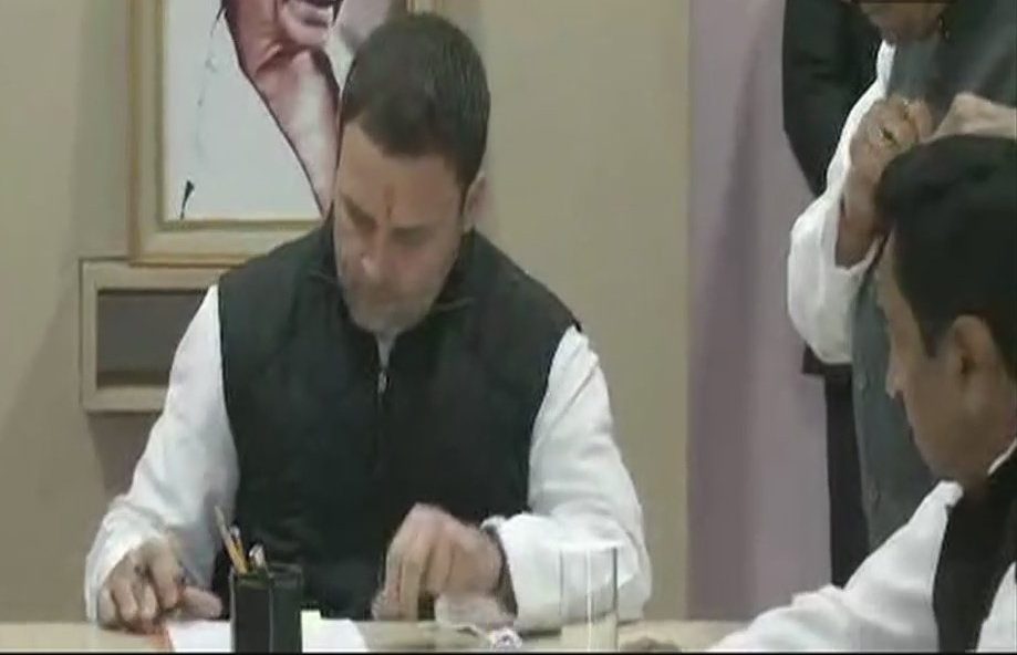 कांग्रेस अध्यक्ष पद के लिए राहुल गांधी ने भरा नामंकन