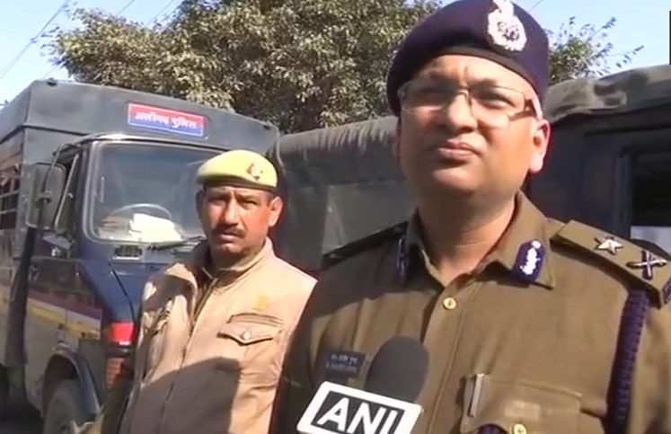 कासगंज हिंसा: सोशल मीडिया पर जिसे बताया था मृत, वह ज़िंदा निकला, पहुंचा थाने