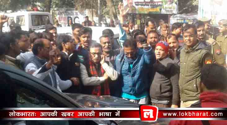 कांग्रेस के राष्ट्रीय सचिव के नेतृत्व में कासगंज जा रहे कांग्रेस नेताओं को पुलिस ने रोका