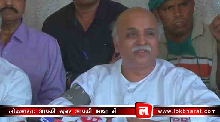 प्रेस कॉन्फ्रेंस में रो पड़े तोगड़िया, कहा “मेरी आवाज़ दबाने की हो रही कोशिश”