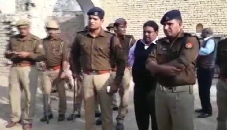 राज्य मंत्री के क्षेत्र में बीजेपी नेता के घर चल रहा था नकल कराने का काम, 62 गिरफ्तार