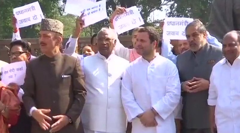 संसद में गूँजे नारे ‘देश चौकीदार कहाँ गया -सो गया, सो गया’