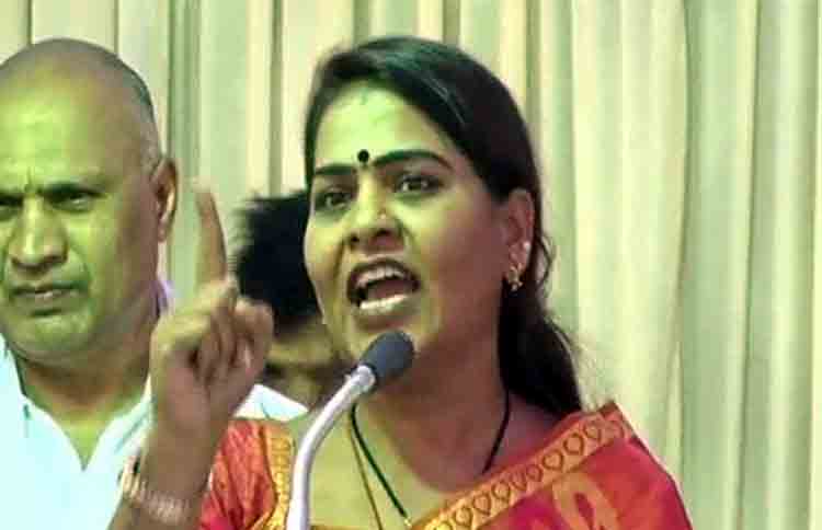 बदज़ुबानी: अब बीजेपी की महिला नेता ने दी टुकड़े टुकड़े करने की धमकी