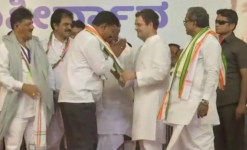 कर्नाटक: जेडीएस के 7 विधायकों ने थामा कांग्रेस का हाथ