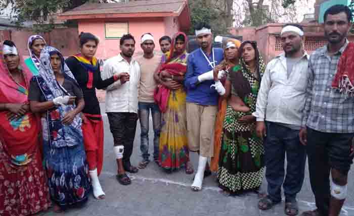 दबंग ठाकुरो का कहर: कश्यप बिरादरी के घरो पर हमला, औरतो,बच्चो को भी बेरहमी से पीटा