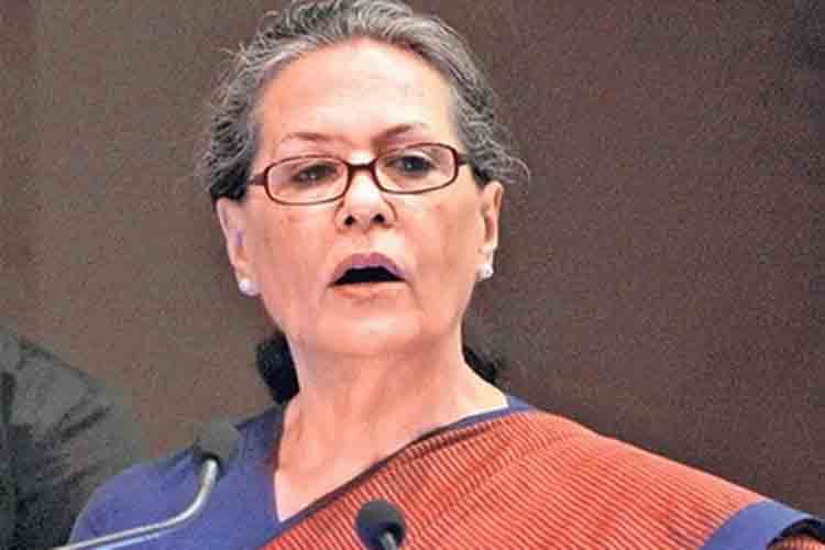 कांग्रेस संसदीय दल की बैठक: सोनिया गांधी ने पीएम मोदी से की सर्वदलीय बैठक बुलाने की मांग