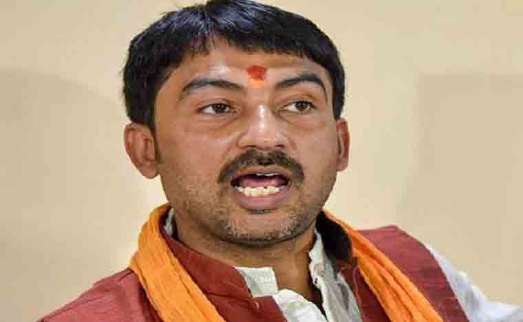 नीतीश कुमार की पुलिस के सामने खुला घूम रहा भागलपुर दंगे का आरोपी केंद्रीय मंत्री का बेटा