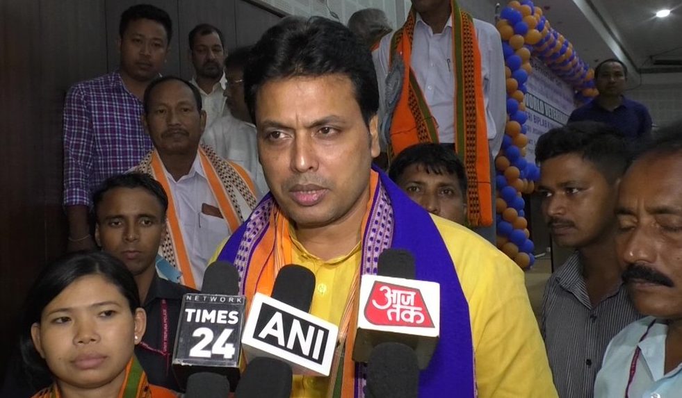 इस मुख्यमंत्री ने फिर कराई किरकरी, कहा “श्रीलंका-नेपाल में बनेगी बीजेपी की सरकार”