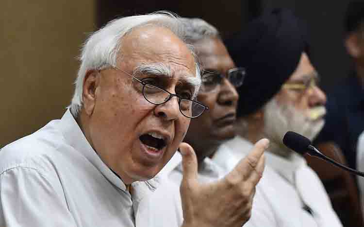 सिब्बल ने महाभियोग पर जजों की पीठ बनाने पर उठाये सवाल, पूछा ‘किसने दिया था आदेश’