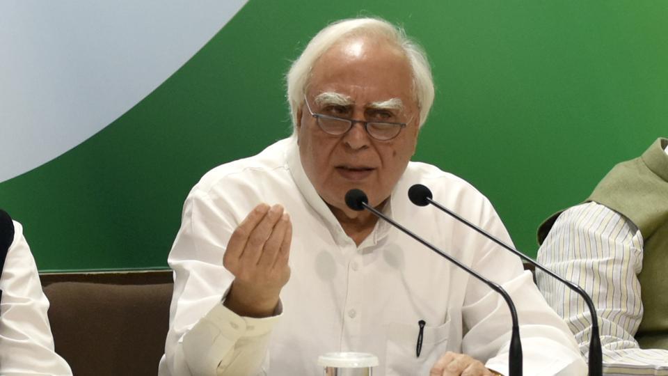 कपिल सिब्बल ने कहा: पीएम को बताना चाहिए कि कांग्रेस सरकार ने किये थे पाक के दो टुकड़े