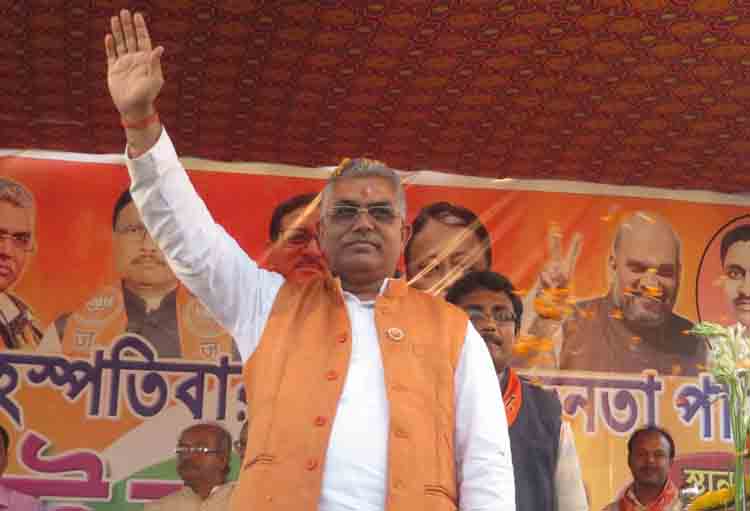 बीजेपी ने फिर बोला झूठ: घोषणा पत्र में बंगाल की जगह बांग्लादेश की हिंसा की तस्वीरें