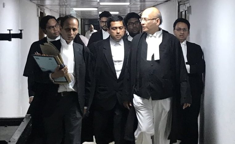 कर्नाटक के बागी विधायकों की याचिका पर सुप्रीमकोर्ट में सुनवाई जारी, पढ़िए- किसने क्या कहा