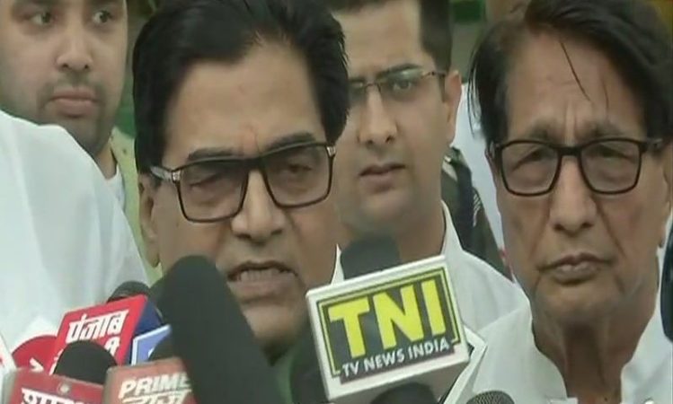 कैराना में 54.17 तथा नूरपुर में 61 फीसदी मतदान, ईवीएम की शिकायत लेकर आयोग पहुंचा विपक्ष