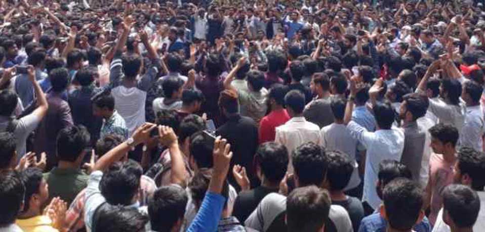 जिन्ना तस्वीर विवाद: एएमयू छात्रों के समर्थन में आये राजनैतिक दल