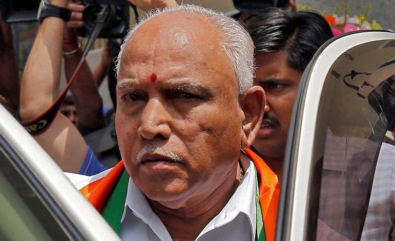 हाथ में आई सत्ता खिसकने के बाद कर्नाटक में पार्टी को एकजुट रखना बीजेपी के लिए चुनौती