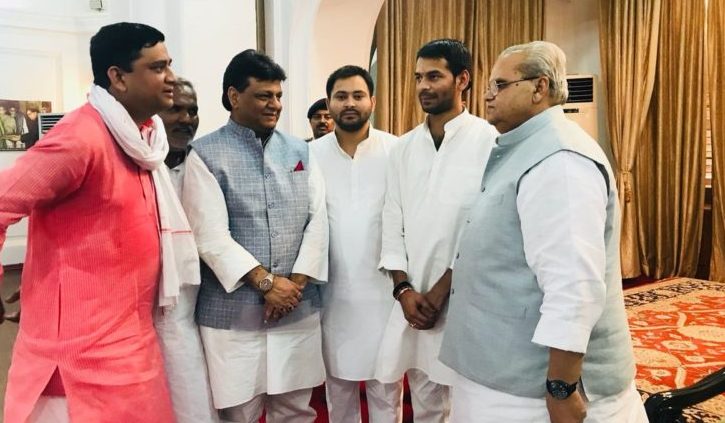 कर्नाटक में उठापटक के बीच बिहार में राजद ने किया सरकार बनाने का दावा पेश