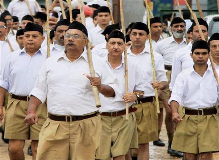 मज़ार के नज़दीक संघ की शाखा बंद कराने वाले एसपी को योगी सरकार ने हटाया