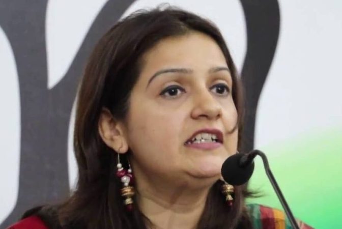 कांग्रेस का आरोप: नोटबंदी ने पीएम के दोस्तों की ब्लैकमनी व्हाइट करने में मदद की