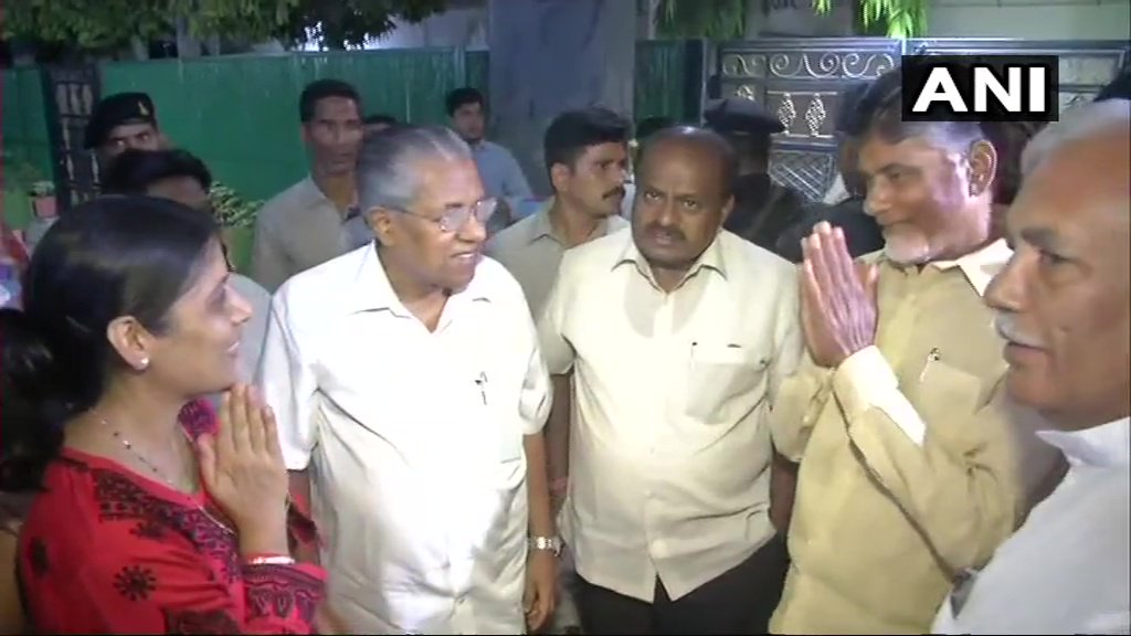 केजरीवाल के समर्थन में आये 4 राज्यों के सीएम, मोदी सरकार पर दबाव बढ़ा