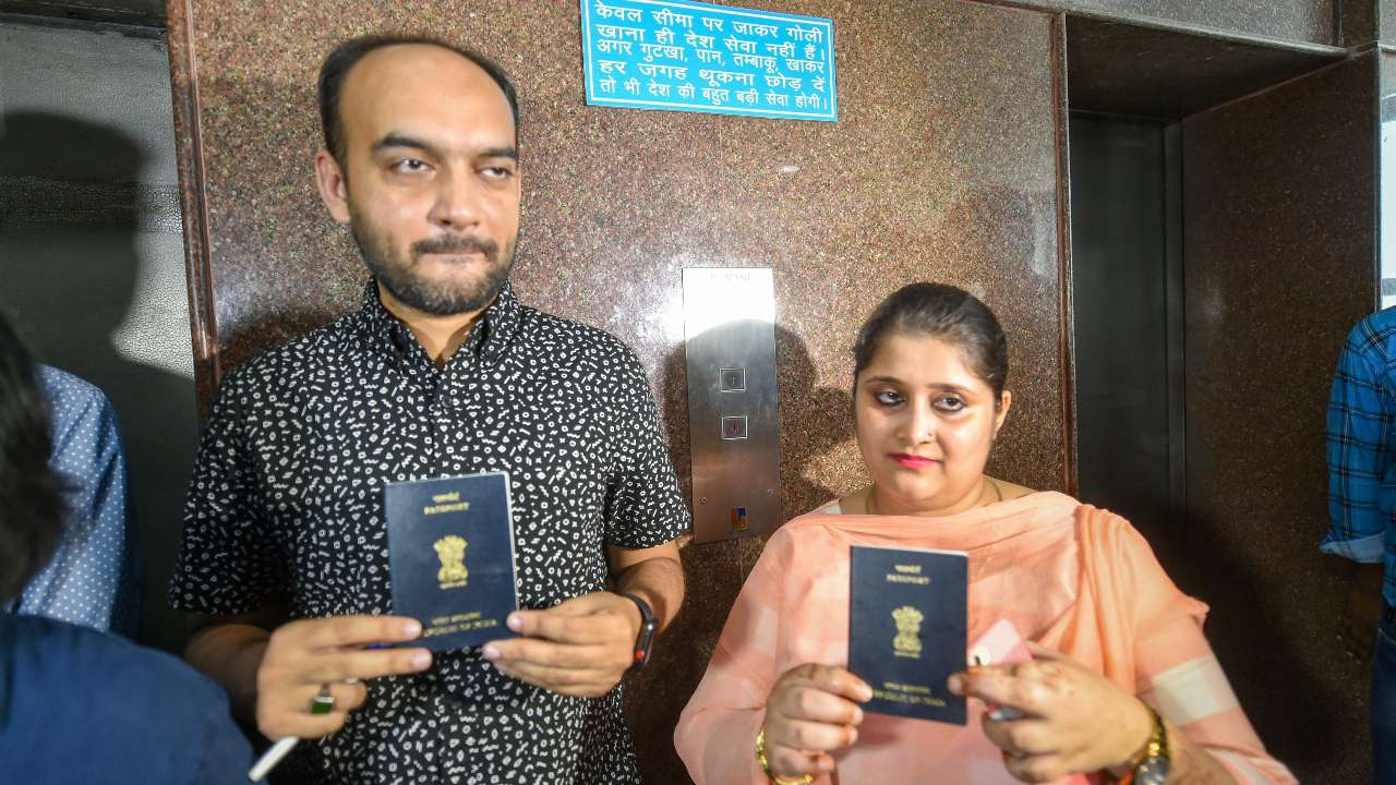 अनस सिद्दीकी और पत्नी तन्वी सेठ का पासपोर्ट रद्द, जुर्माना भी लगा