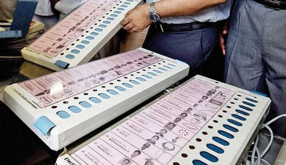 गुजरात से छत्तीसगढ़ पहुंची ईवीएम पर कांग्रेस ने उठाये सवाल