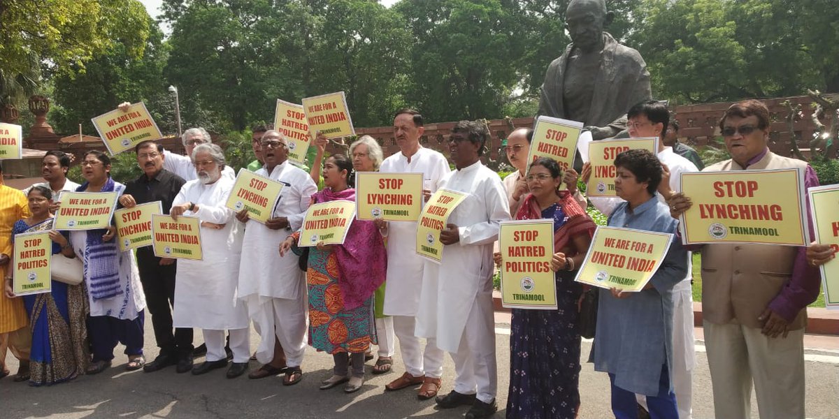 मॉब लिचिंग पर संसद में टीएमसी का प्रदर्शन, ममता बोलीं ‘सिर्फ निंदा करने से नहीं चलेगा काम’