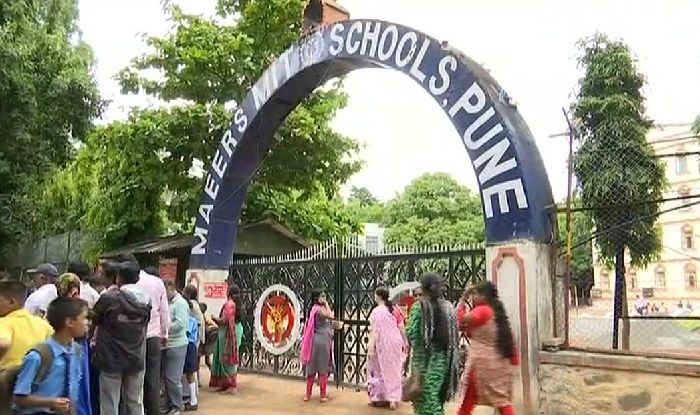 स्कूल ने तय किया किस रंग का इनर वीयर पहनेगी छात्राएं