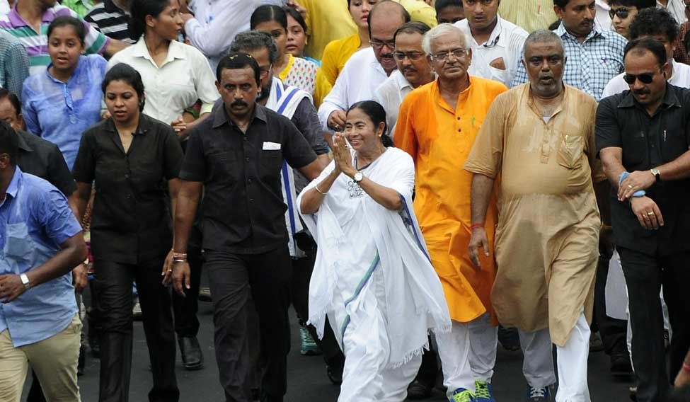 ममता ने ओवैसी के इरादों को दिया झटका, AIMIM के 17 बड़े नेता तृणमूल कांग्रेस में शामिल