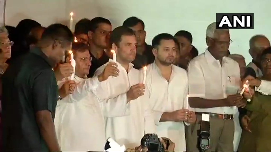 तेजस्वी का साथ देने जंतर मंतर पहुंचे राहुल, जुटे विपक्ष के नेता, संघ बीजेपी, नीतीश पर निशाना