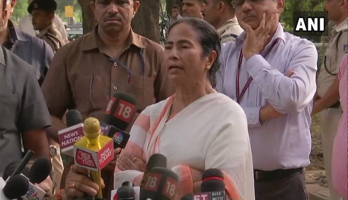 ममता बोलीं ‘मैं पीएम की दौड़ में नहीं, विपक्ष मिलकर चुनेगा नेता’