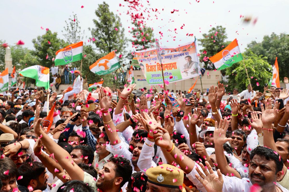 जयपुर: राहुल गांधी के रोड शो में जुटी ज़बरदस्त भीड़