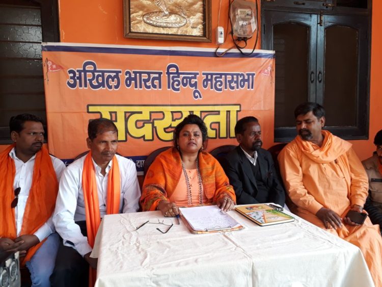 मेरठ में हिन्दू महासभा की हिन्दू कोर्ट, जज बोली ‘मैं ही गांधी को मार देती’, हाईकोर्ट ने भेजा नोटिस