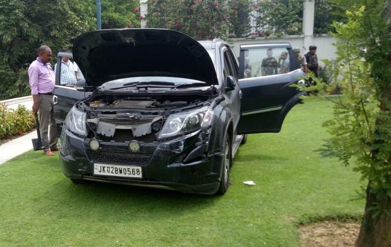 फारुख अब्दुल्ला के घर में घुसने की कोशिश, सुरक्षा कर्मी की फायरिंग में एक की मौत