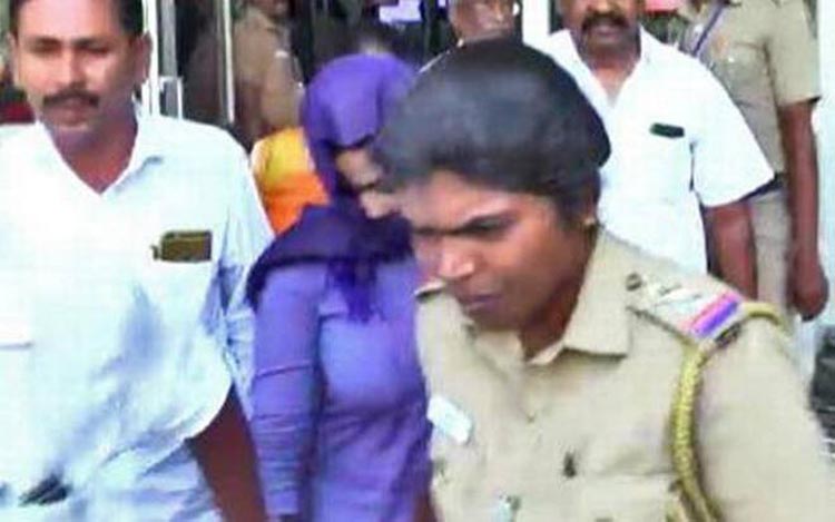 बीजेपी अध्यक्ष के सामने ‘फासीवादी बीजेपी हाय हाय’ के नारे लगाने पर महिला गिरफ्तार