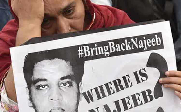 लापता नजीब की मां का पीएम से सवाल: अगर आप चौकीदार तो बताएं मेरा बेटा कहाँ है?