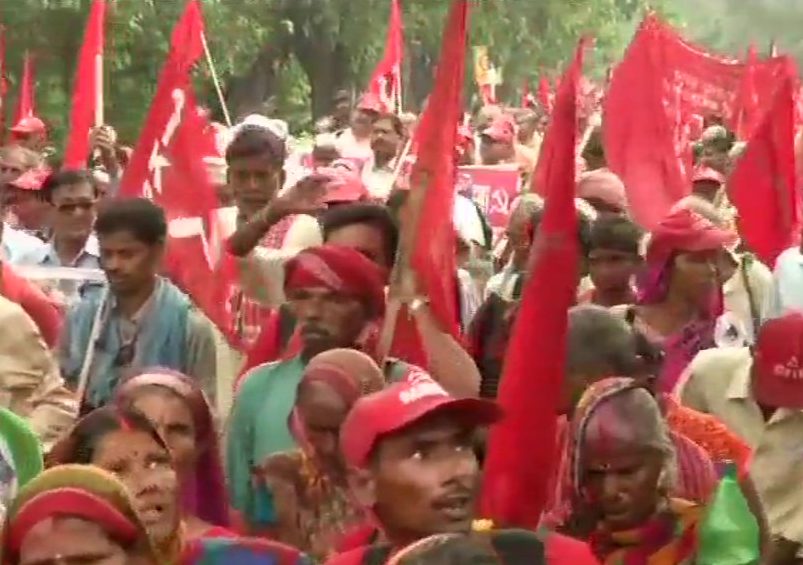 दिल्ली में किसान-मजदूरों का हल्ला बोल ‘नीति बदलो, नहीं तो हम सरकार बदल देंगे’