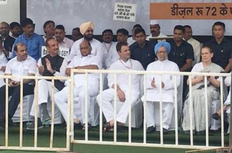 बंद का व्यापक असर: राहुल, सोनिया सहित कांग्रेस नेता धरने पर