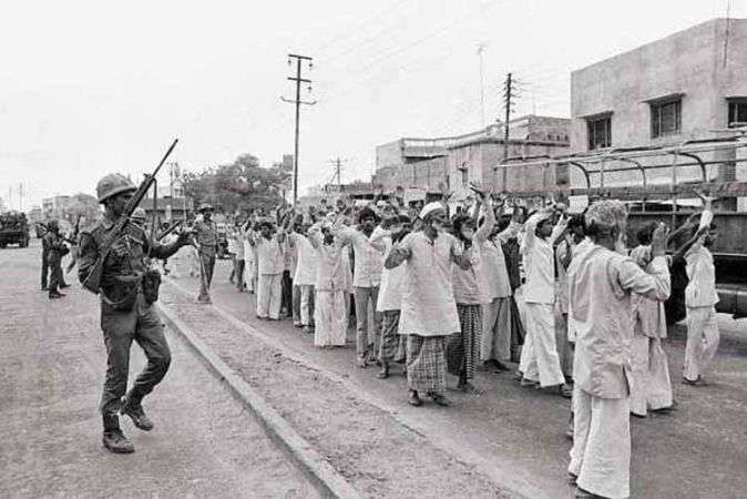 हाशिमपुरा मामले में कोर्ट द्वारा दोषी करार दिए गए पीएसी के जवान दिल्ली में करेंगे सरेंडर