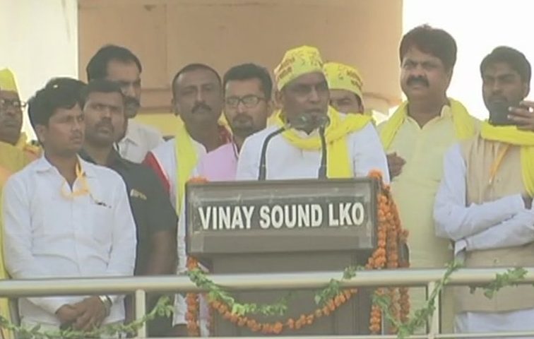 योगी के मंत्री बोले ‘ये सिर्फ मंदिर मस्जिद और हिन्दू मुसलमान की बात करते हैं’