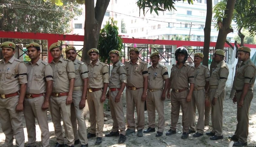 डीजीपी के आदेश को धता बताकर सिपाहियों ने बांधी काली पट्टी, 2 सिपाही गिरफ्तार, 3 सस्पेंड