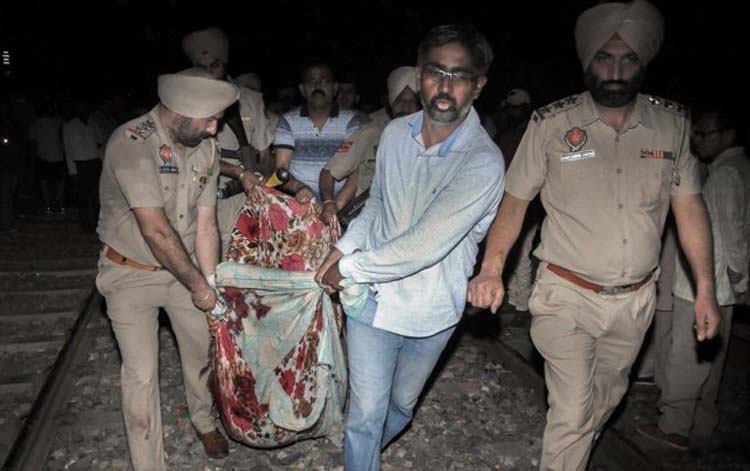 खुलासा : रावण दहन से पहले दी गयी थी रेलवे ट्रेक से हटने की चेतावनी