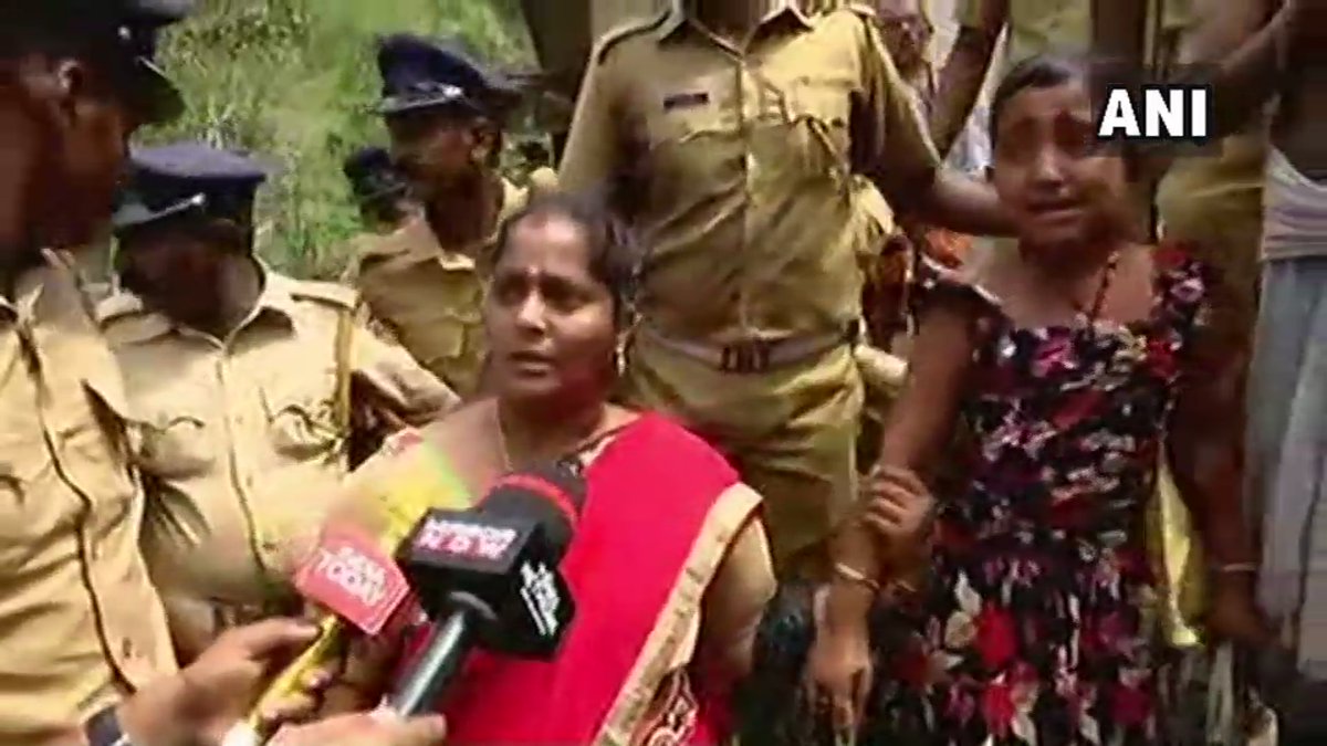 सबरीमाला मंदिर में महिलाओं के प्रवेश का महिलाओं द्वारा विरोध, लाठीचार्ज