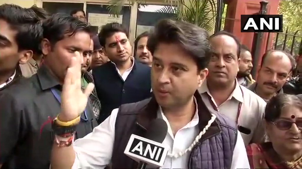 दिल्ली में कांग्रेस की हार पर सिंधिया, जयराम और वीरप्पा मोइली ने उठाये सवाल